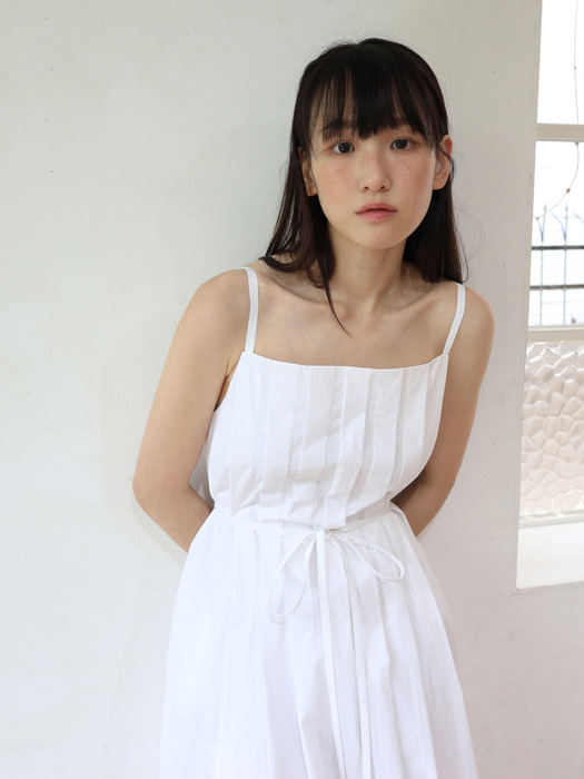 PLEATS CAMISOLE DRESS / WHITE