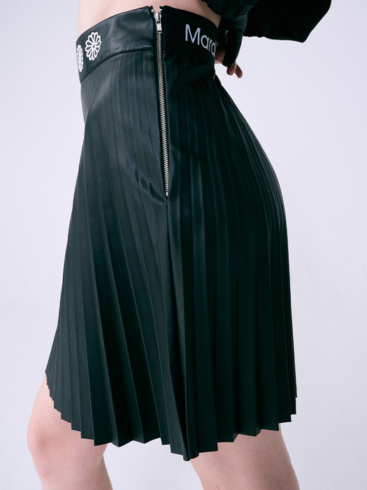 FAUX LEATHER ACCORDIAN PLEATS SKIRT_BLACK IVORY