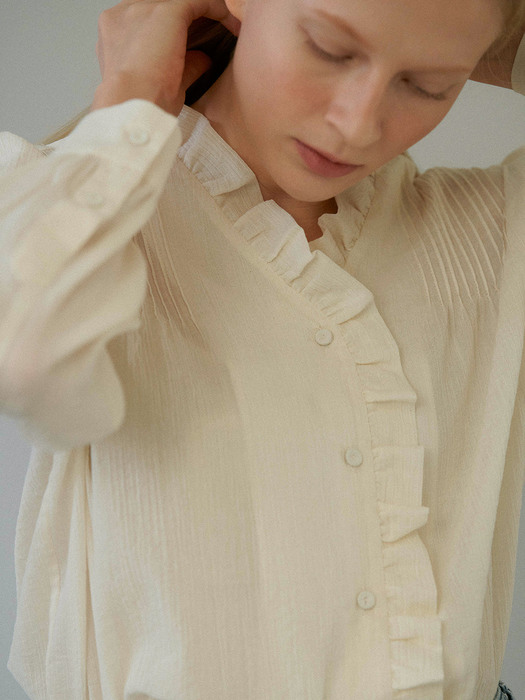 spring cotton pin-tuck blouse (light beige)