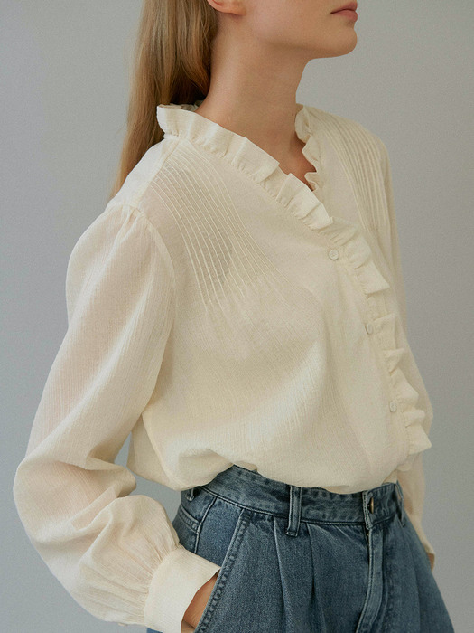 spring cotton pin-tuck blouse (light beige)