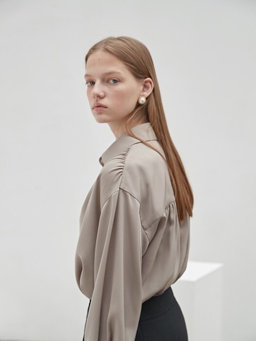 Shirring point blouse [BE]