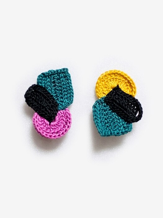 Pleasant structure knit earring