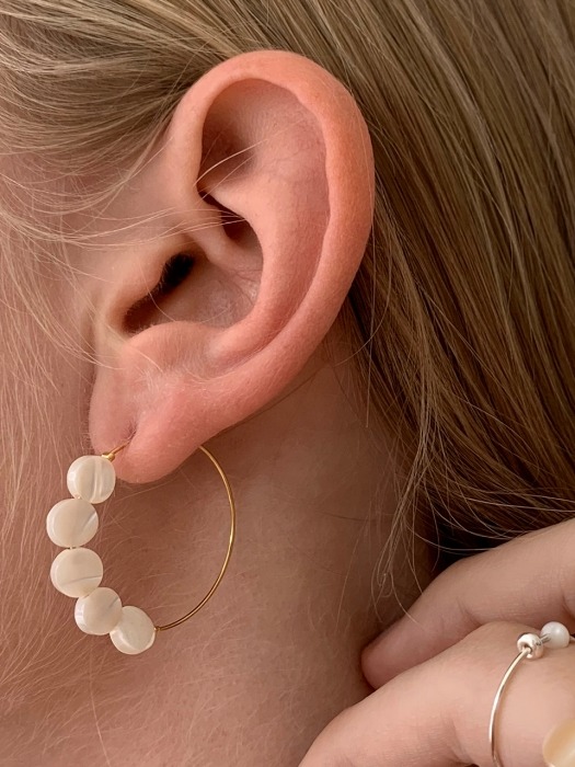 [usual M.E]half seashell earrings