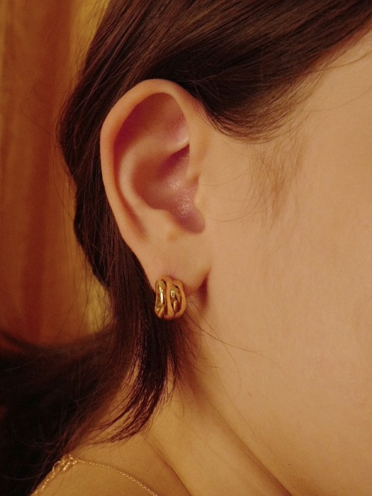 melted roll earring