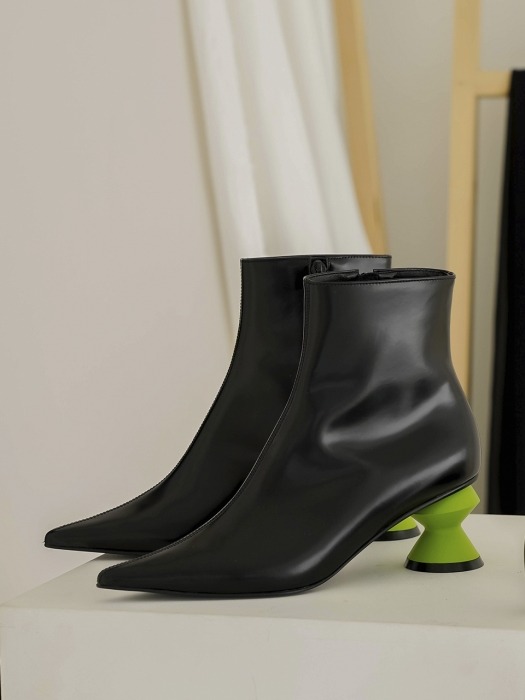 Chess-A Boots_Black w/ Neon Heel