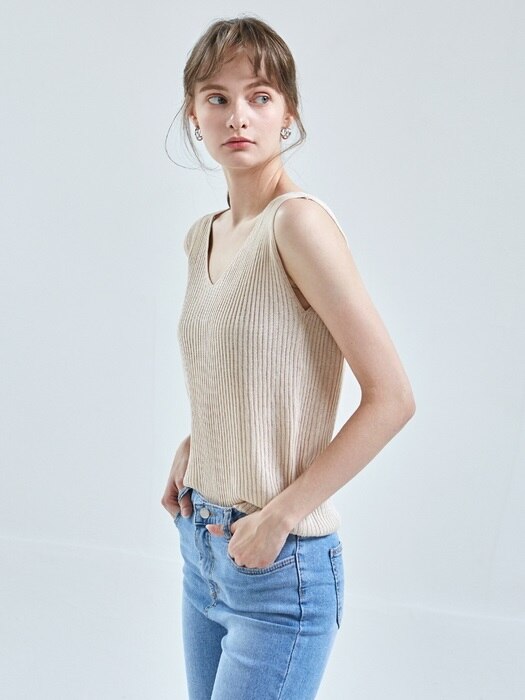 V SLEEVELESS KNIT TOP_LIGHT BEIGE