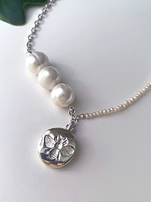 honeybee pearl necklace