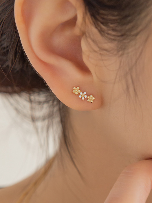 14k gold unbalance CZ flower earrings (14k 골드)