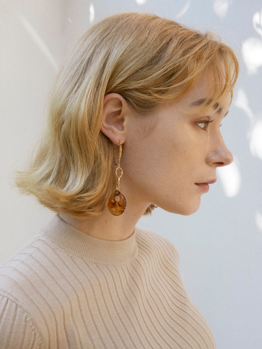 Espresso pendant with gold textured drop earring
