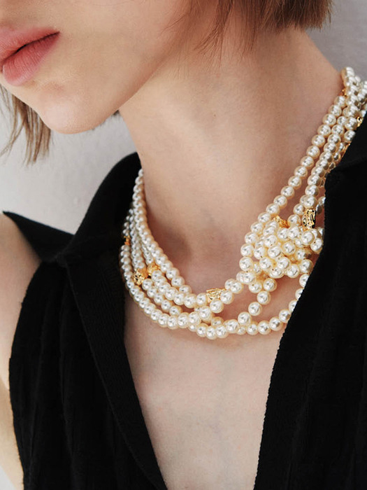 Sea Rock Multi Layered Pearl Nacklace