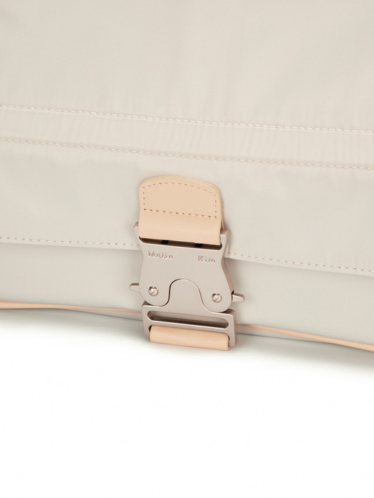 BUCKLE BAG IN WHITE