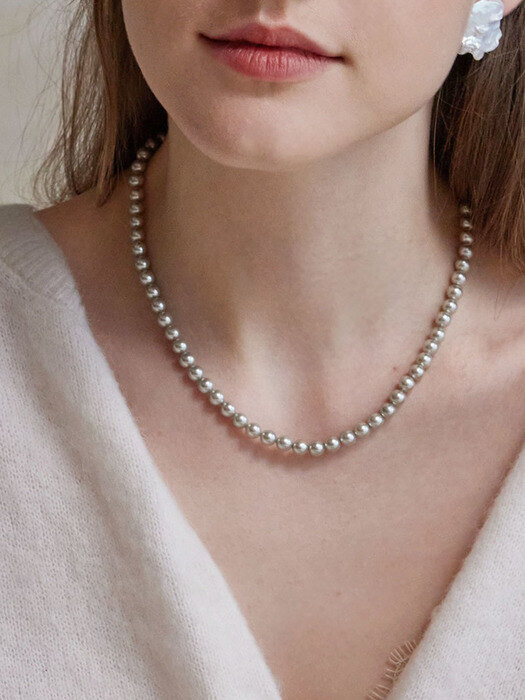 Chic Gray Ocean Pearl Necklace