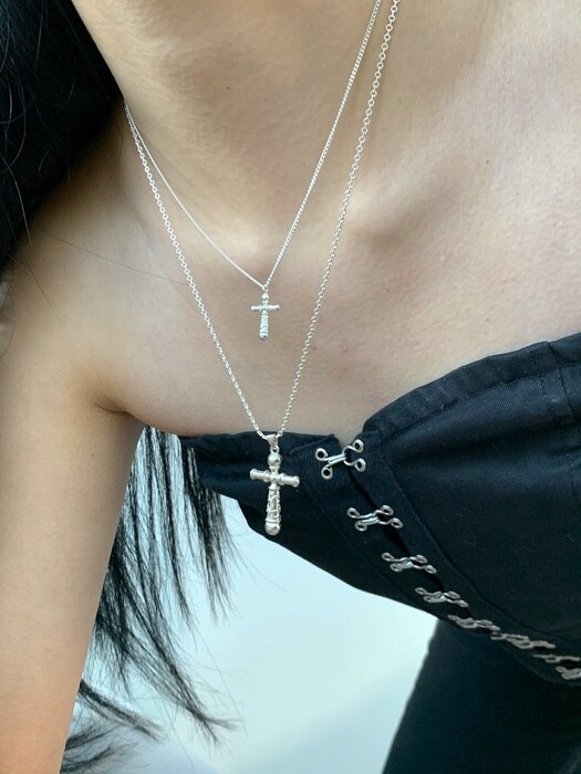 Mini cross necklace