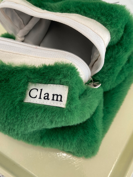 Clam round pouch _ Fur Green frog
