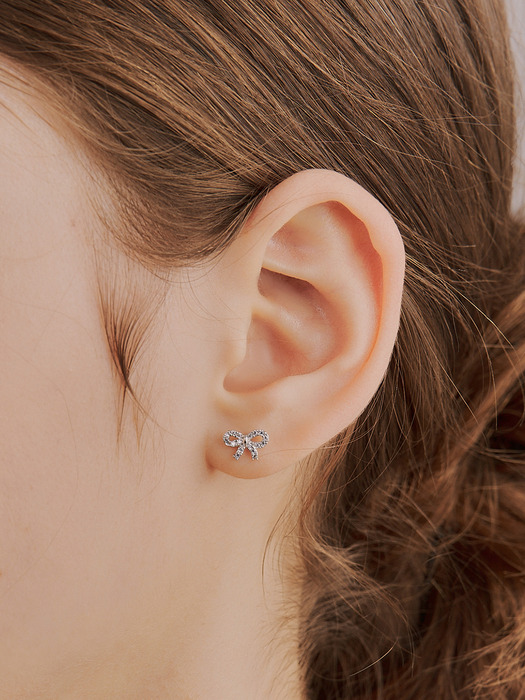tiny ribbon cubic earring