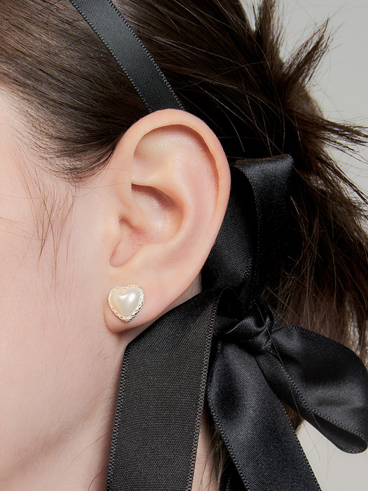 heart pearl button earring