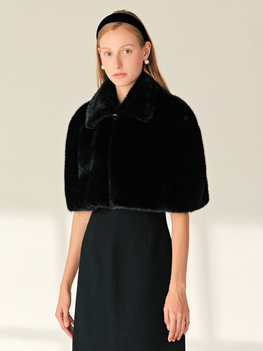 DARIA Pointed collar faux fur cape (Black)