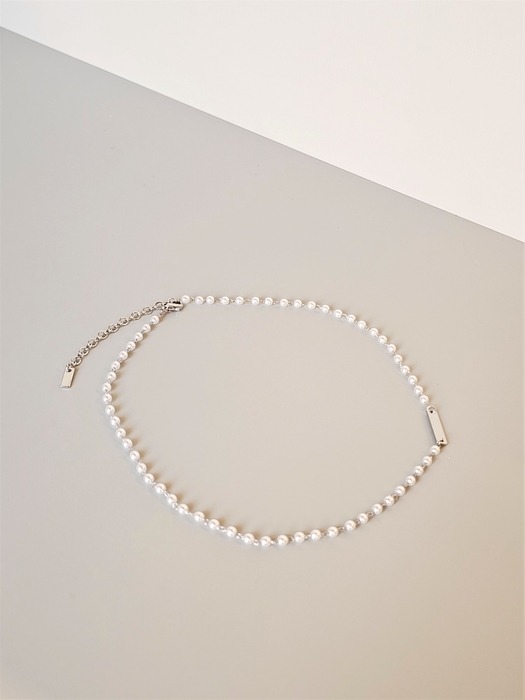 Pearl bar necklace