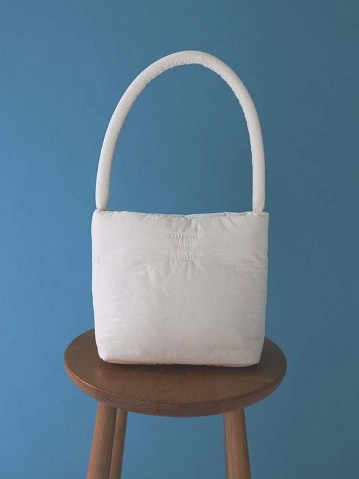 Near Padding Bag _ Cream