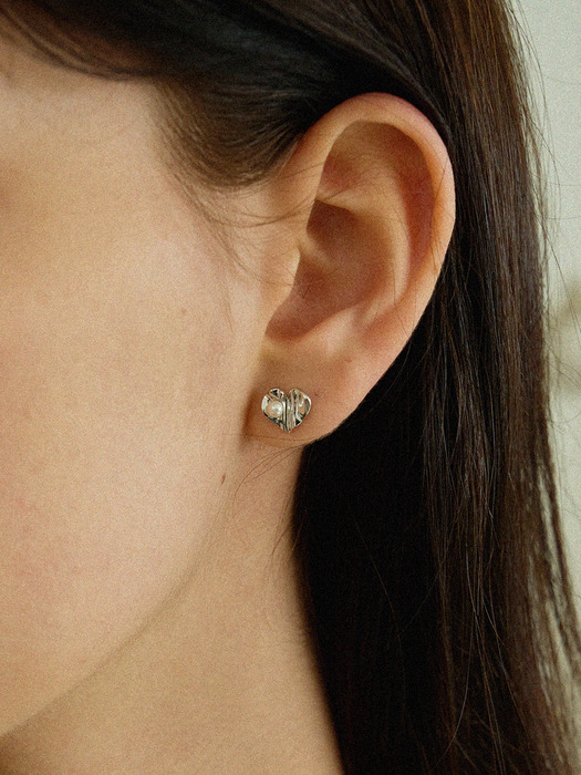 Decal mini pearl heart earring - silver