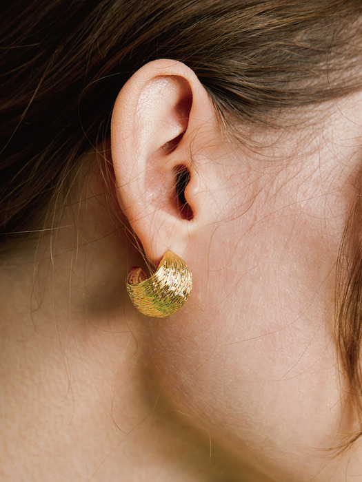 Walnut Earring (Gold)