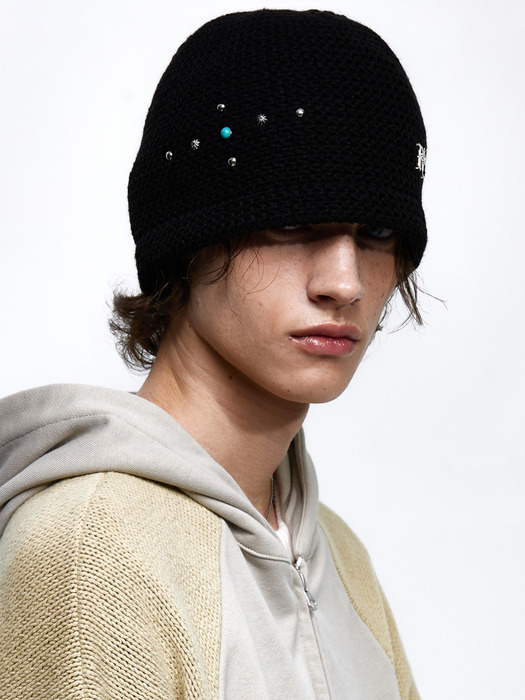 RIVET KNIT BEANIE - BLACK