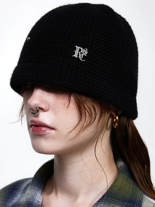 RIVET KNIT BEANIE - BLACK