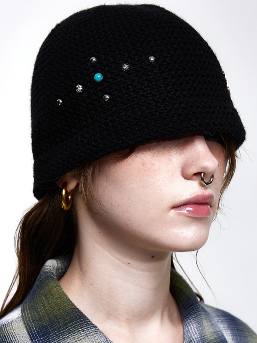 RIVET KNIT BEANIE - BLACK