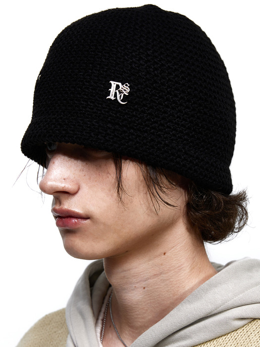 RIVET KNIT BEANIE - BLACK