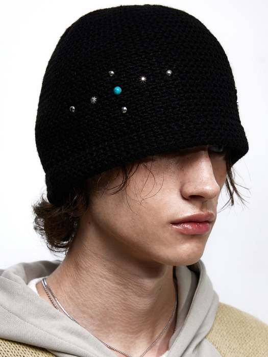 RIVET KNIT BEANIE - BLACK