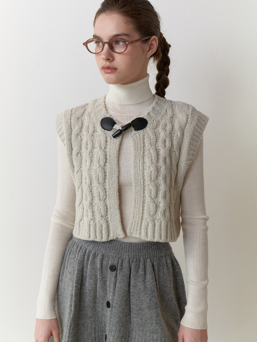 Cocoa cable knit vest (snow)