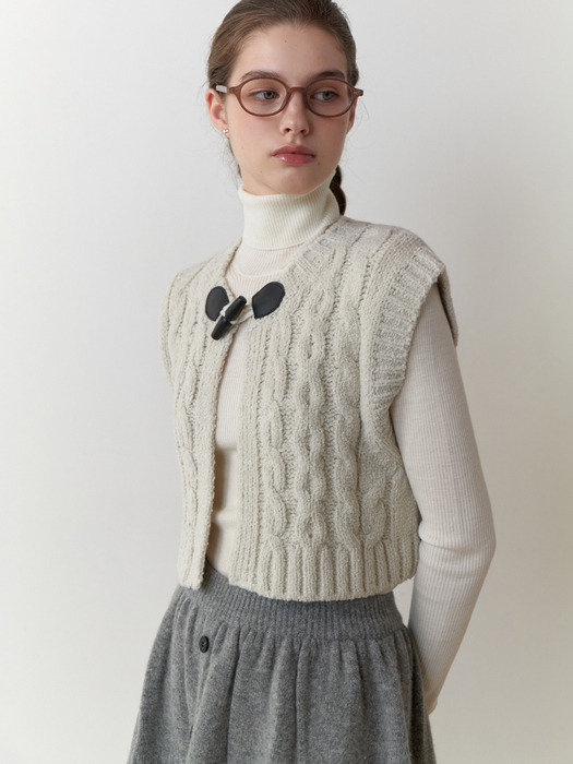 Cocoa cable knit vest (snow)