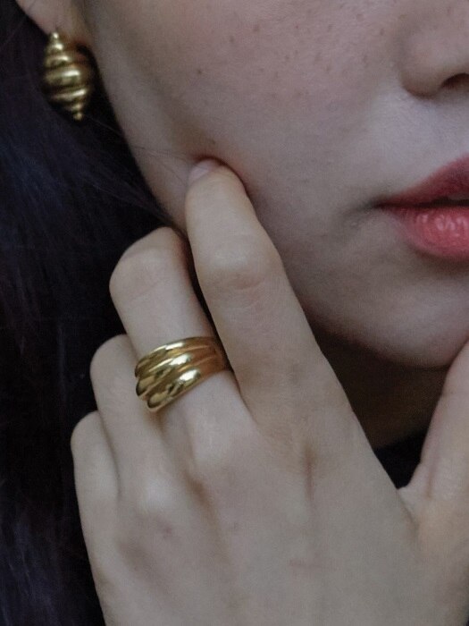 croissant gold ring