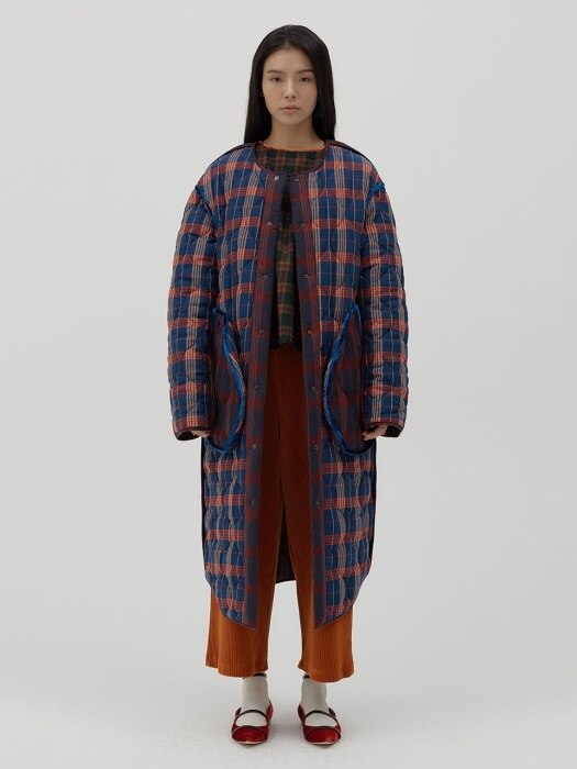 Inside-out oversize check quilted coat [red]