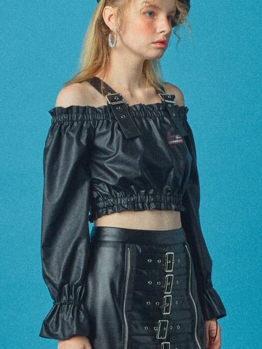 BELT SHIRRING OFF SHOULDER BLOUSE [LEATHER]