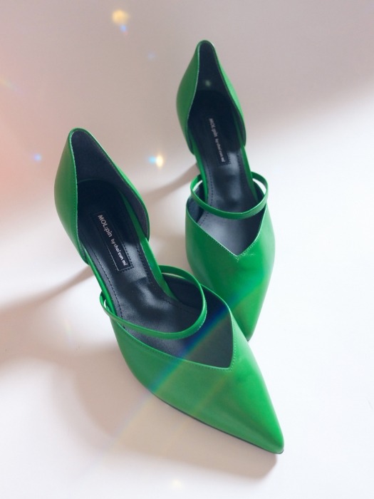 Vivid V Cut Pumps Hill