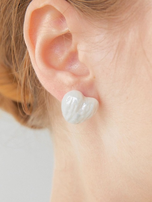 Luster Heart ceramic earring(White)