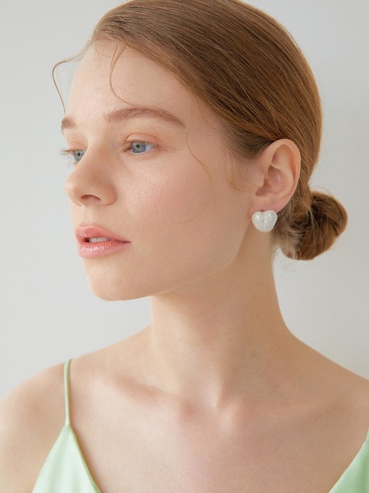 Luster Heart ceramic earring(White)