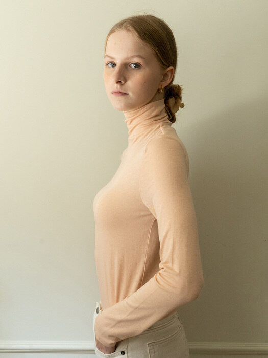 jersey turtleneck (pale orange) 