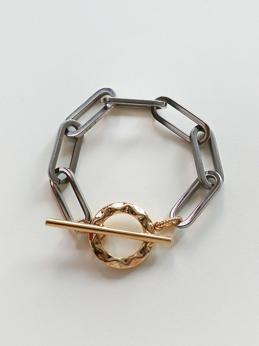 Modern Circle Bracelet