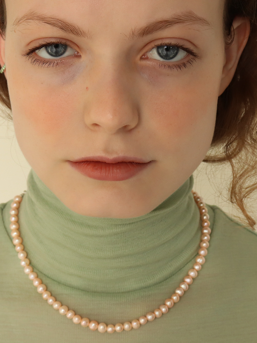 Peach pearl necklace