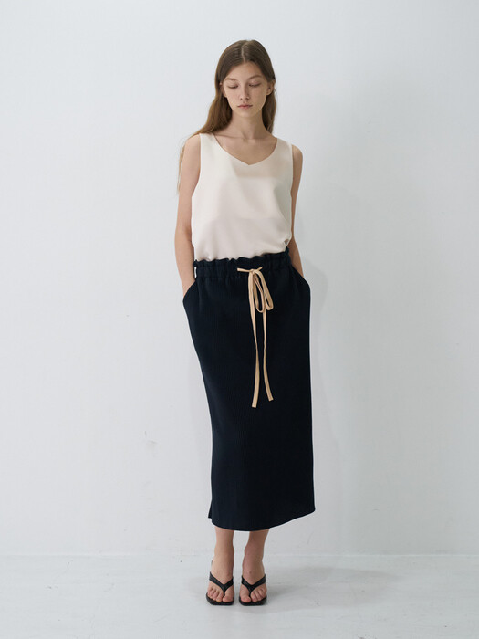 21 Spring_ Navy Pleats Slit Midi Skirt