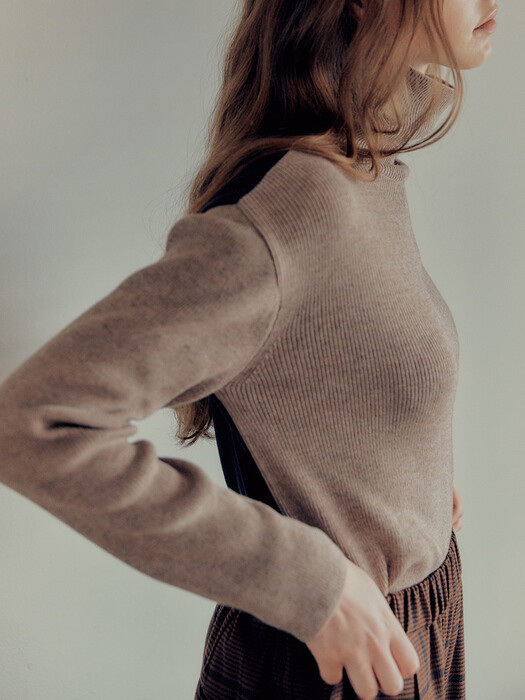 Color block turtleneck sweater_ Beige+Navy