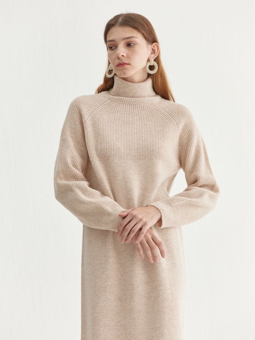 TURTLE-NECK PATTERN LONG KNIT ONEPIECE LIGHT BEIGE (AESW1F008Y1)