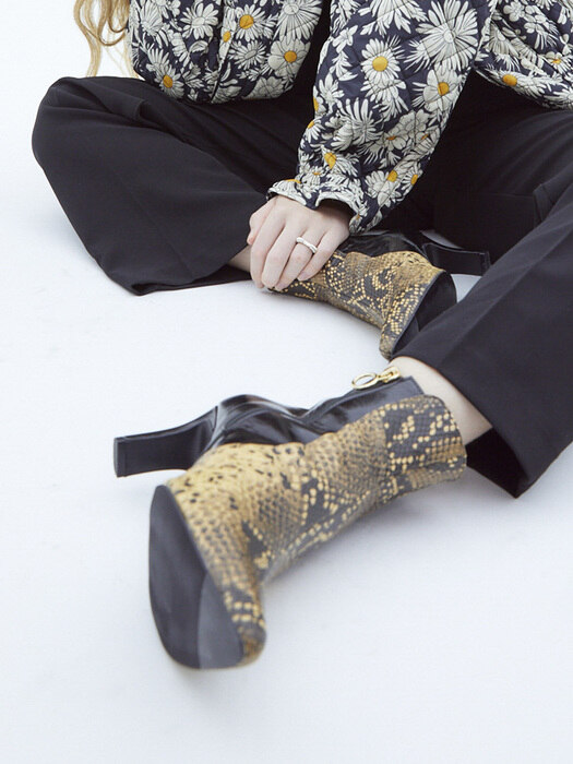 Charlotte ankle boots (crocodile skin)