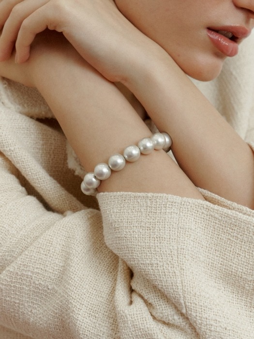 Soft Silver Pearl Bracelet