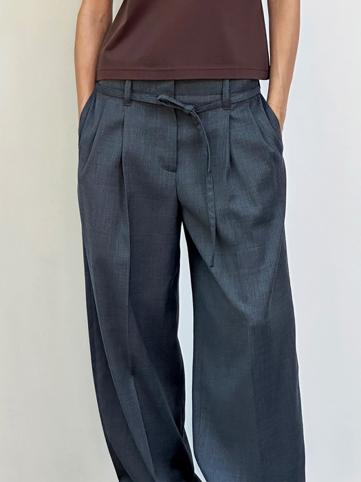 HAILEY GRAY TWO TUCKED TAPERED PANTS