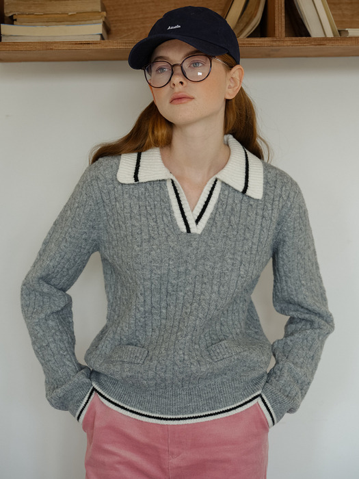 Cest_Contrasting collar pullover sweater