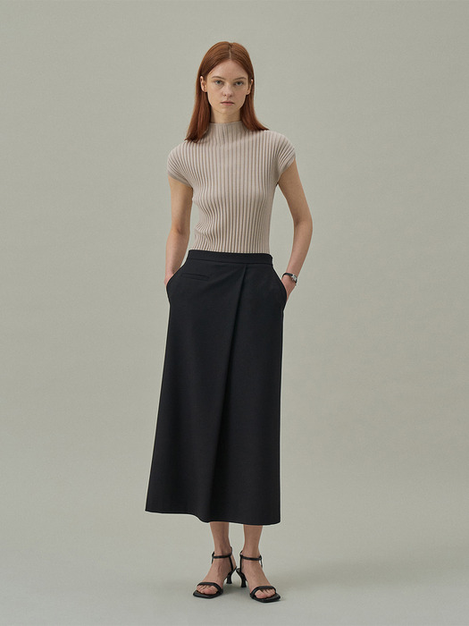 Diagonal Line Tuck Skirt[LMBDSPSK404]-Black