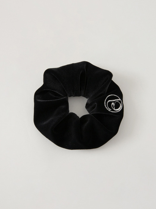 VELVET SCRUNCHIE (4 Colors)